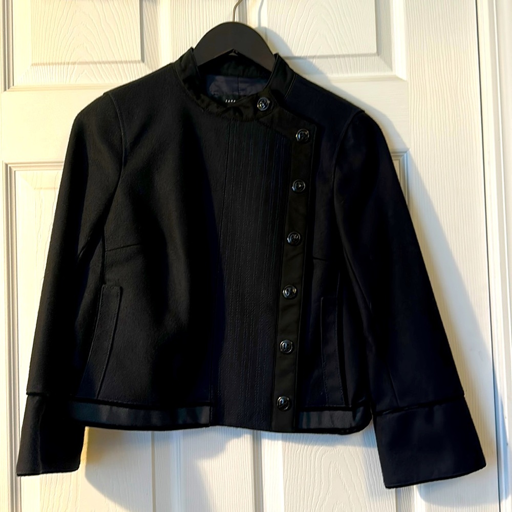 EUC. Stylish cropped navy jacket by Zara